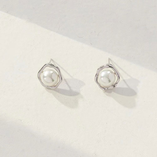 Sterling silver earring with big pearl